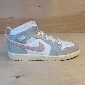 Nike Air Jordan 1 Mid SE 'Scalloped Edge' Sneakers